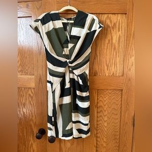 Banana Republic Factory Petite Size 8 - Twist Front Knee Length Dress